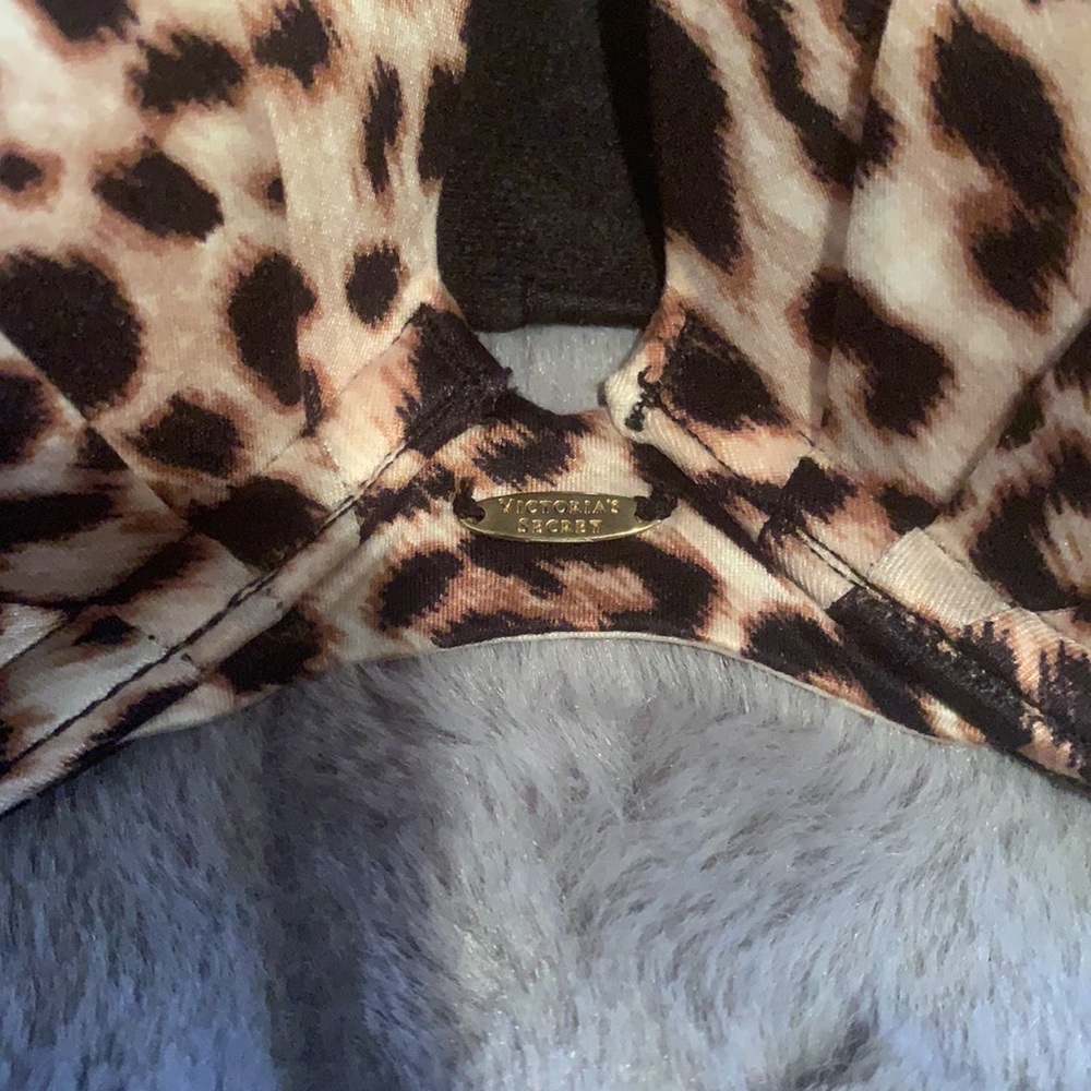 Brand New Victoria’s Secret Fabulous Push Up Bra - Picture 3 of 5